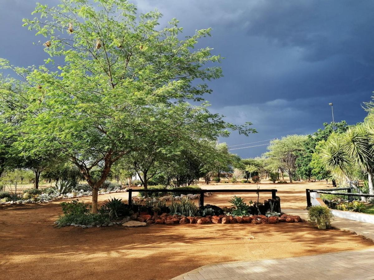 أوتجيوارونغو Lion'S Den Guesthouse المظهر الخارجي الصورة