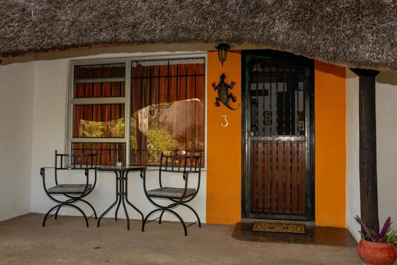 أوتجيوارونغو Lion'S Den Guesthouse المظهر الخارجي الصورة
