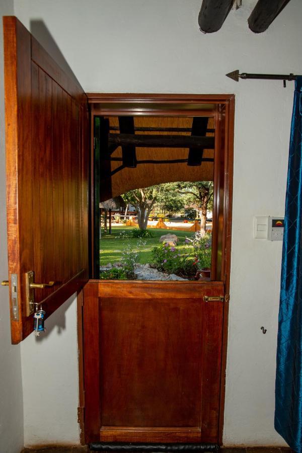 أوتجيوارونغو Lion'S Den Guesthouse المظهر الخارجي الصورة