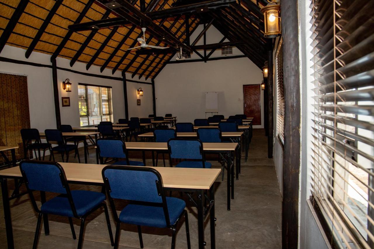 أوتجيوارونغو Lion'S Den Guesthouse المظهر الخارجي الصورة
